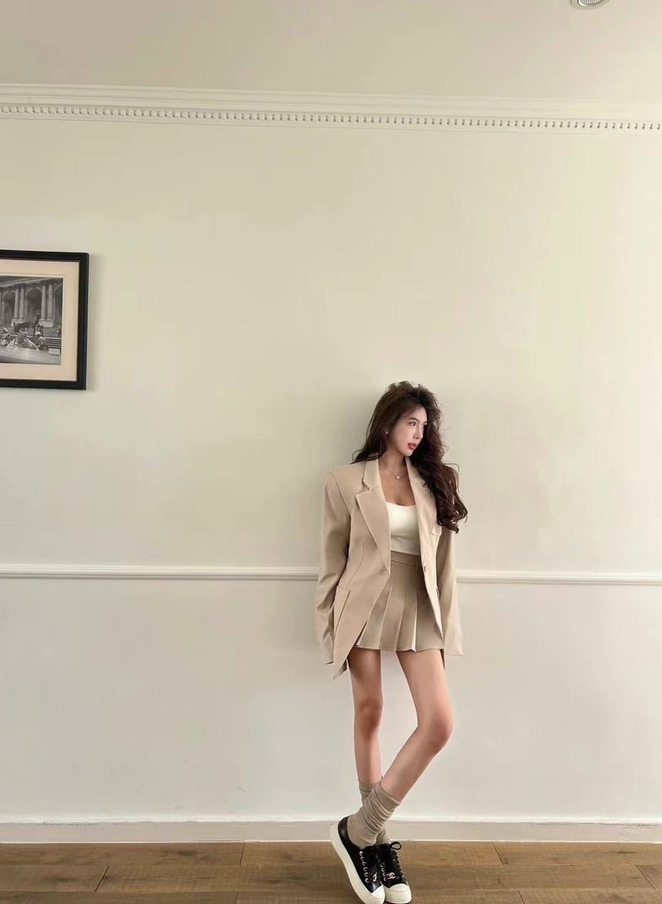 женский костюм с юбкой,женский костюм из блейзера с высокой талией,женский костюм из блейзера с завышенной талией,женский летний костюм с блейзером и юбкой,костюм с юбкой