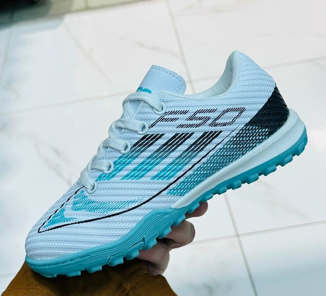 футбольная бутса,бутсы футбольные сороконожки футзалки adidas,сороконожка для футбола,футбольная ,сороконожки для футбола адидас