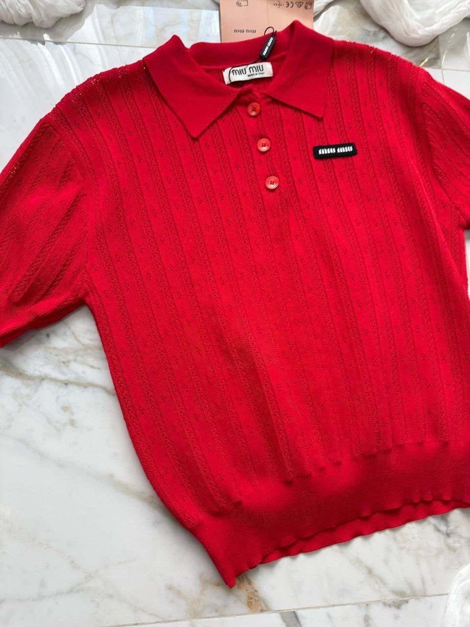 красное женское поло miu miu,поло miu miu,женская белая блузка miu miu,кофта женская