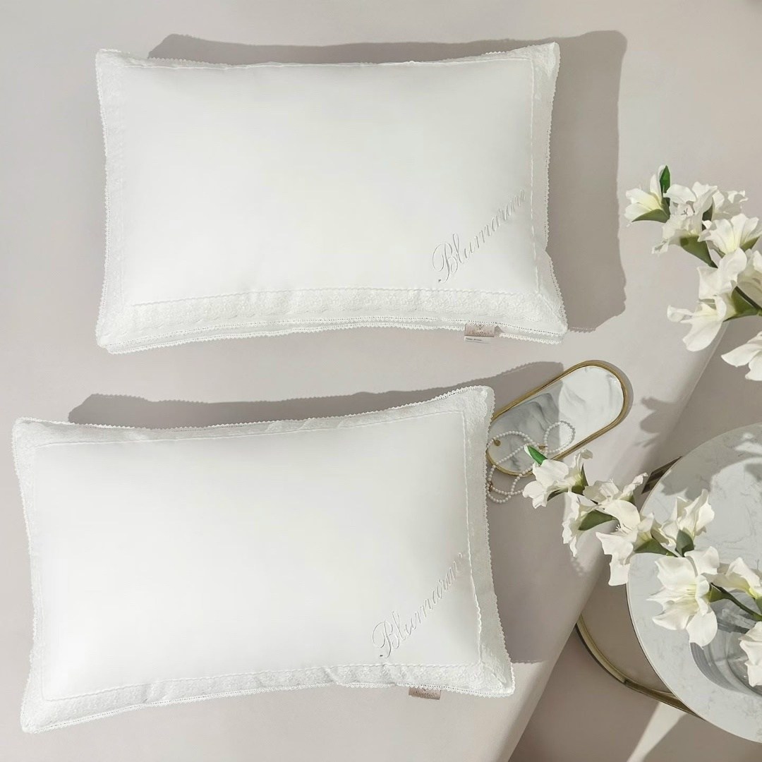 подушка la perla,комплект постельного белья blumarine,постельное белье с одеялом blumarine,подушка,шелковая подушка