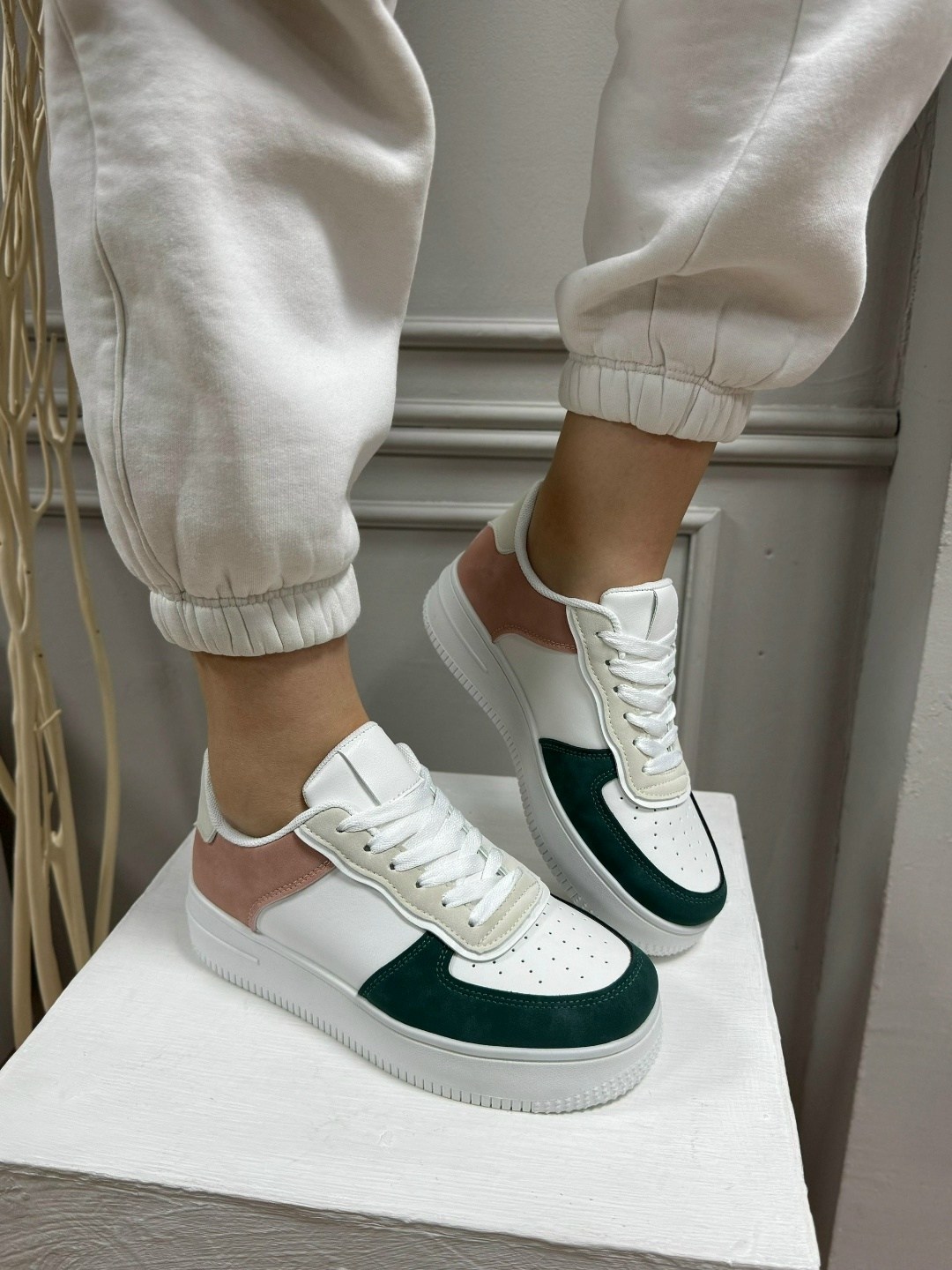 ,кроссовки женскиe,кеды женски,модные кроссовки,спортивная