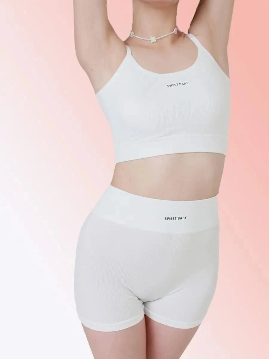 женская спортивная одежда,комплект белья с шортами unin underwear цвет белый,женские спортивные костюмы,костюм спортивный комплект топ и шорты,комплект белья с шортами в рубчик goway цвет белый