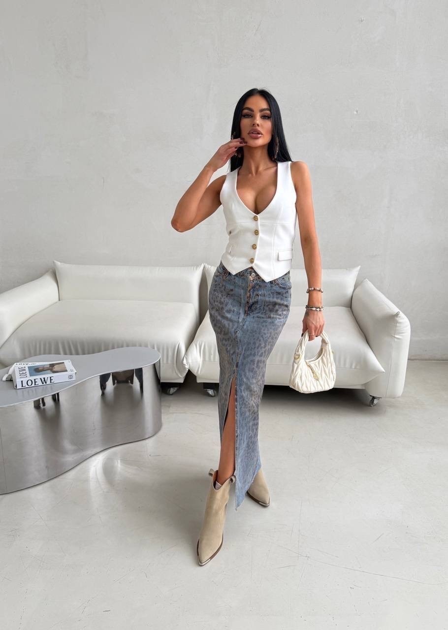 длинная джинсовая юбка с разрезом спереди,джинсовая юбка,модели юбки,юбка миди,юбка