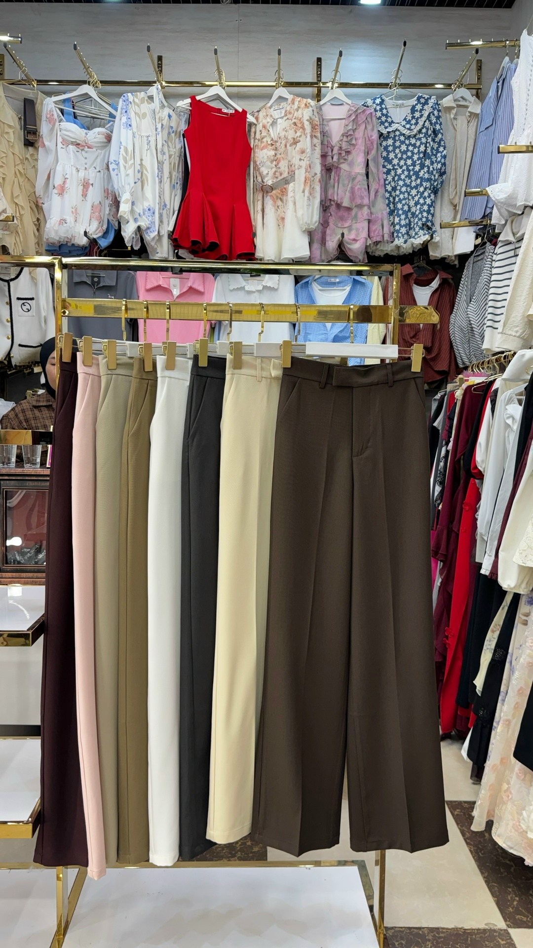 бежевые брюки,брюки модные,повседневные образы,летние брюки