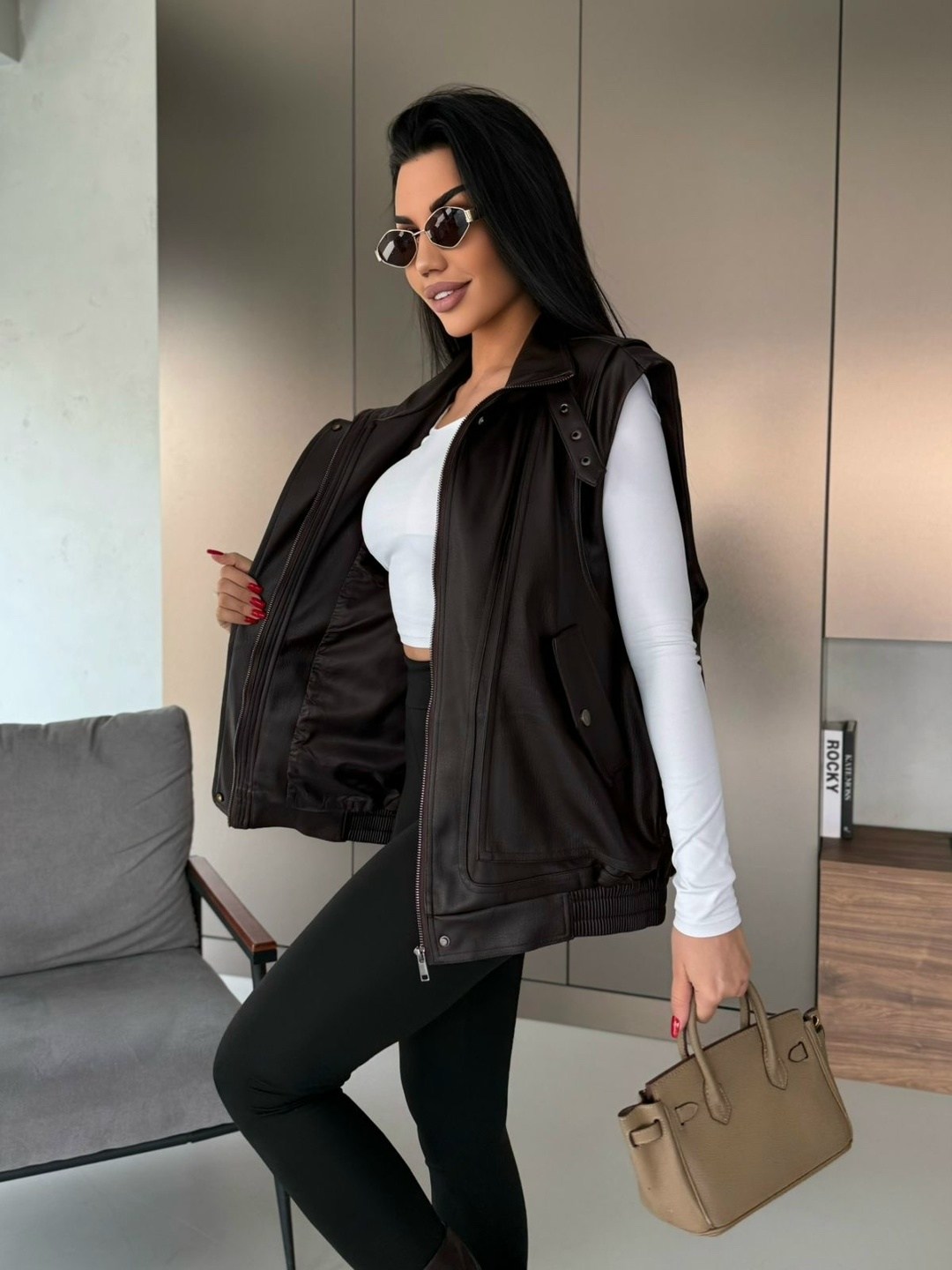 женская жилетка,кожаная жилетка,демисезонная жилетка,жилетка женская кожаная,жилетка на синтепоне