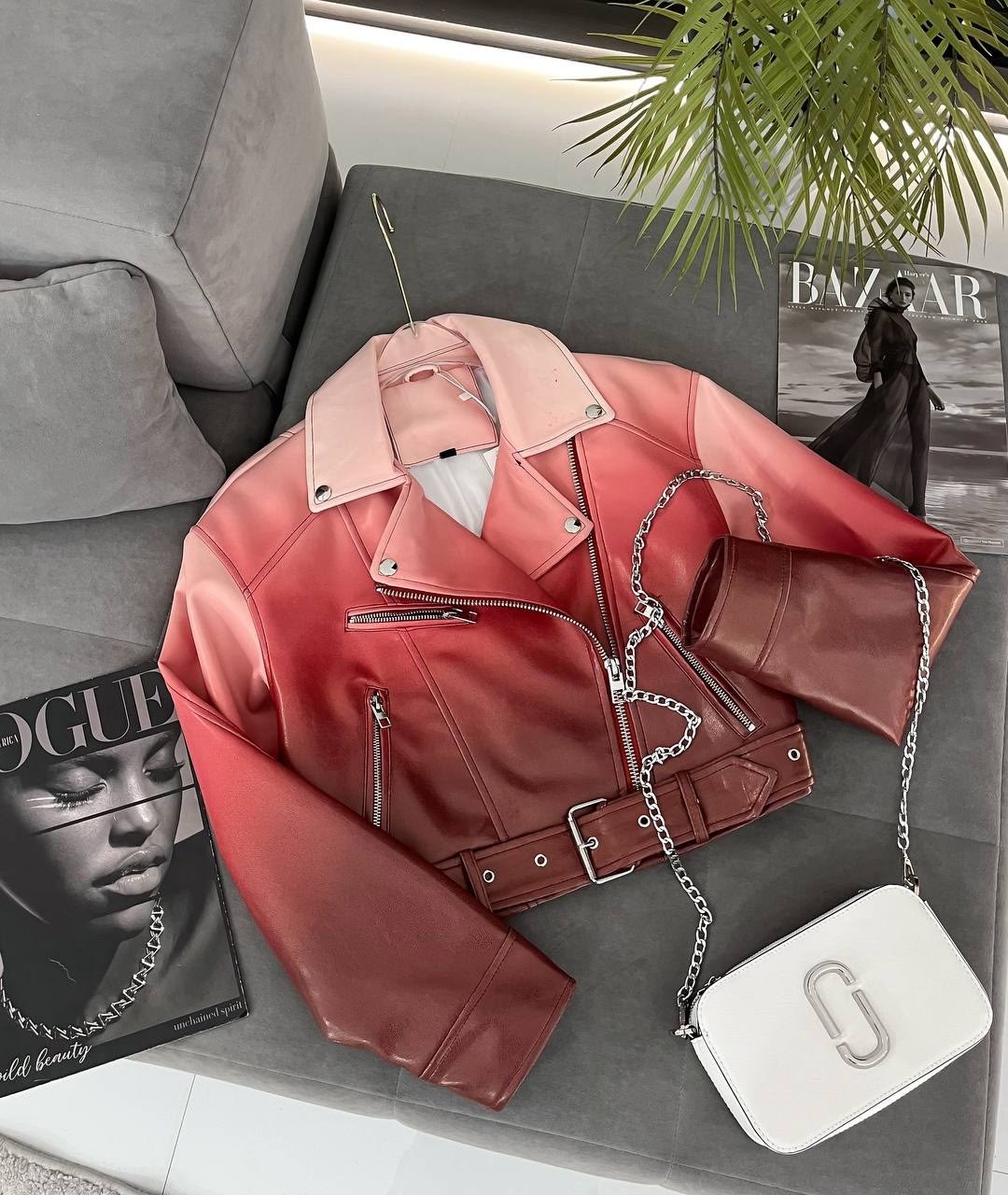 женская укороченная куртка из искусственной кожи,куртка косуха,кожаная куртка косуха,женская кожаная куртка косуха,куртка кожаная