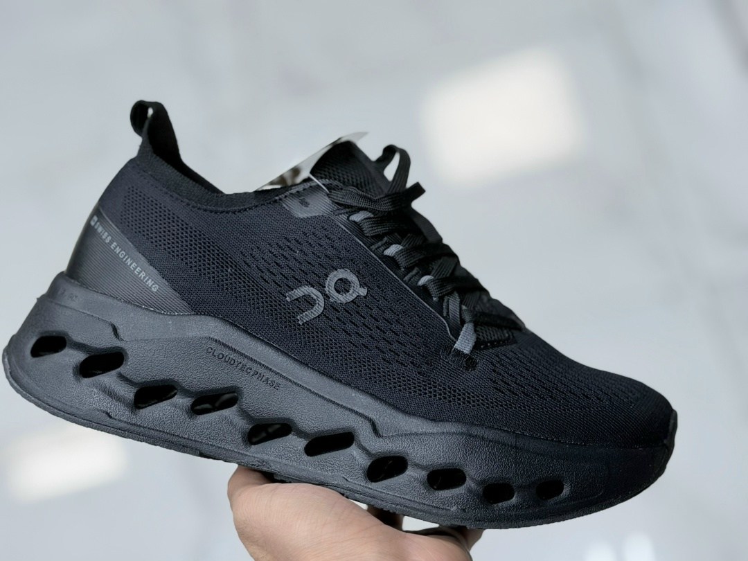 кроссовки on running cloudstratus 3 серый,кроссовки cloudsurfer on running серый,кроссовки loewe x cloudtilt 2 black white черный,кроссовки мужские on cloudstratus,кроссовки loewe x cloudtilt 2 black