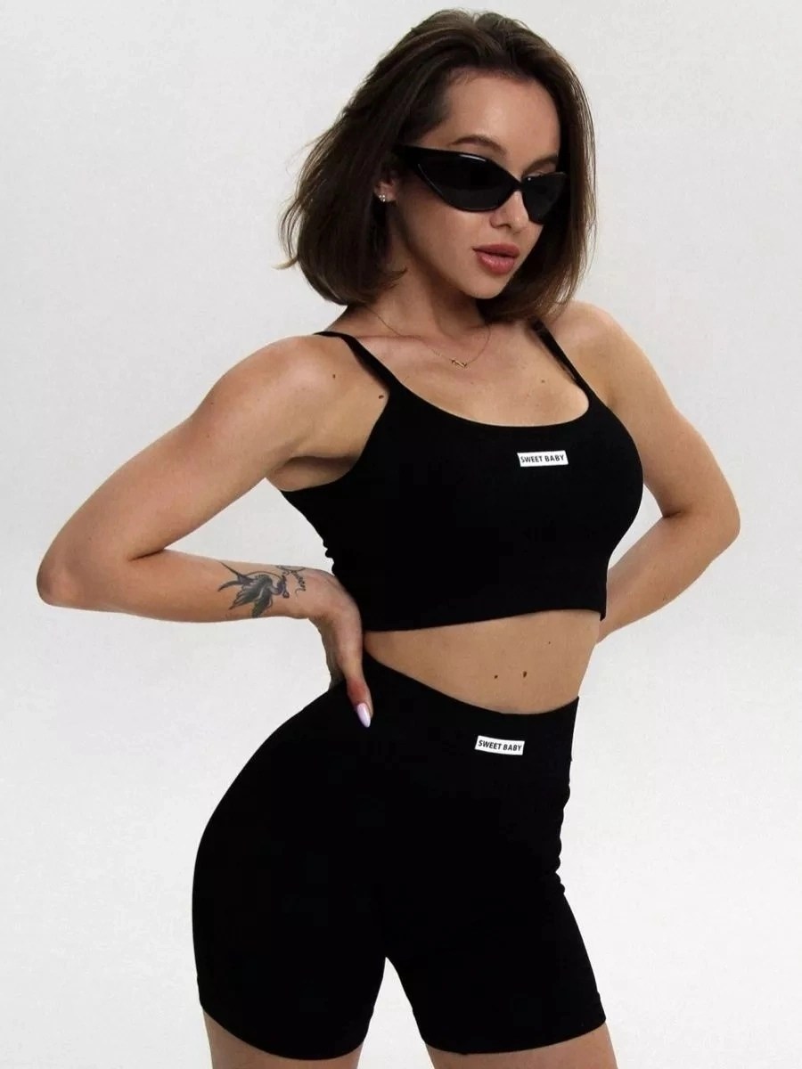 женская спортивная одежда,комплект белья с шортами unin underwear цвет белый,женские спортивные костюмы,костюм спортивный комплект топ и шорты,комплект белья с шортами в рубчик goway цвет белый