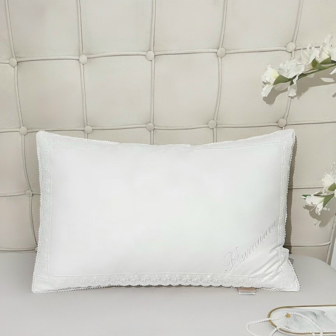 подушка la perla,комплект постельного белья blumarine,постельное белье с одеялом blumarine,подушка,шелковая подушка