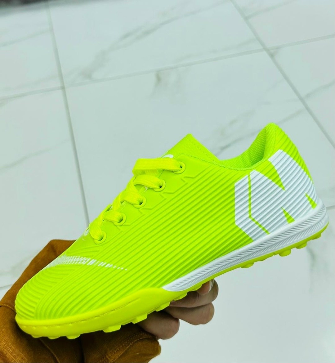 футбольная бутса,футбольные бутсы золотые,футбольная ,футбольные сороконожки адидас,сороконожка для футбола