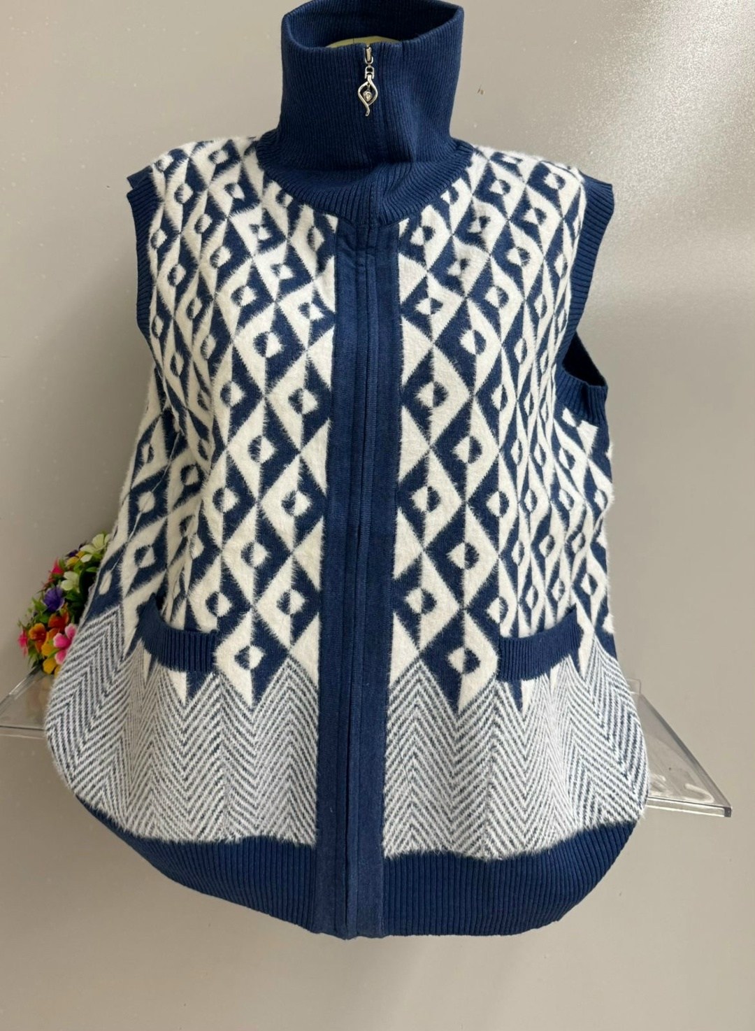 вязаная жилетка,женская жилетка,теплый жилет,жилет трикотажный,жилет женский