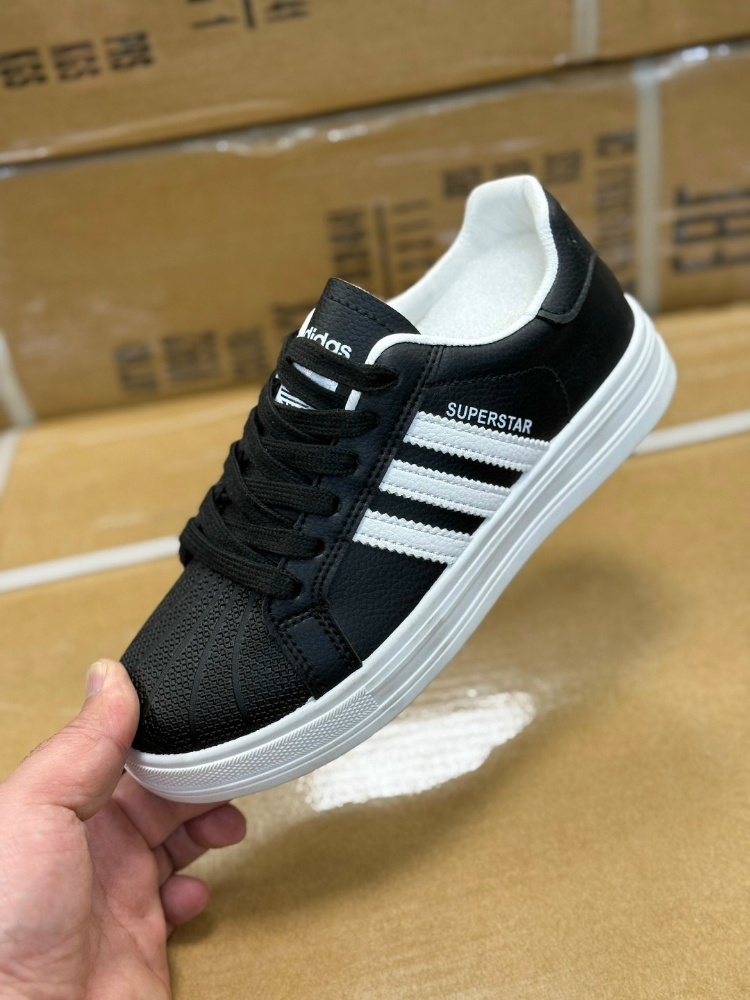 кроссовки adidas,,кроссовки мужские adidas,кроссовки женские adidas,кроссовки мужские женские adidas