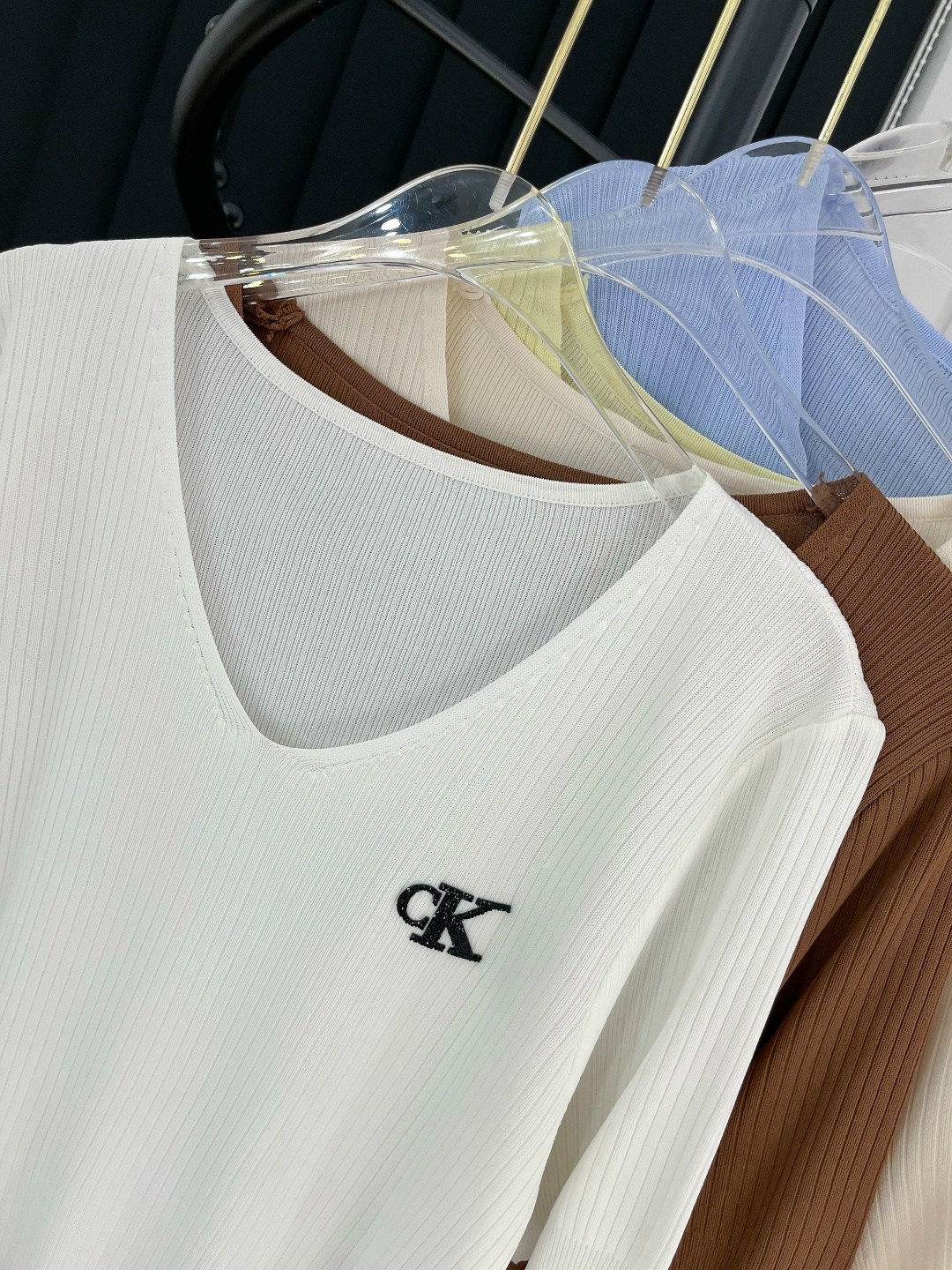 женская футболка,кофта женская,футболка с коротким рукавом calvin klein jeans,кофточка женская,кофточка