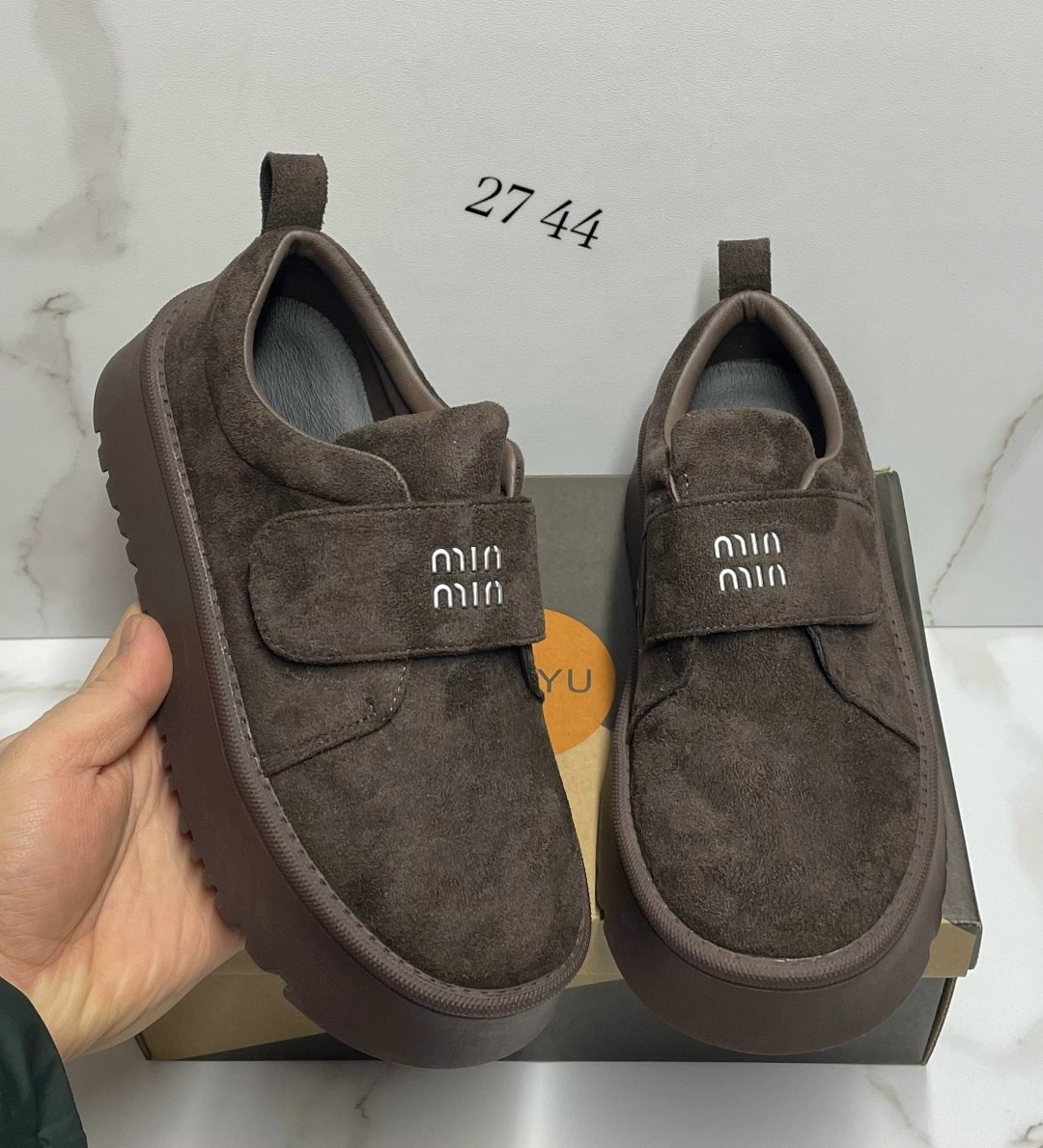 ,замшевые лоферы miu miu на высокий подошве и фирменной фурнитурой,лоферы замш,женская ,модная женская