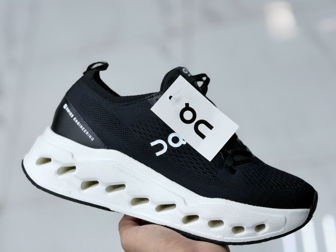 кроссовки on running cloudstratus 3 серый,кроссовки cloudsurfer on running серый,кроссовки loewe x cloudtilt 2 black white черный,кроссовки мужские on cloudstratus,кроссовки loewe x cloudtilt 2 black