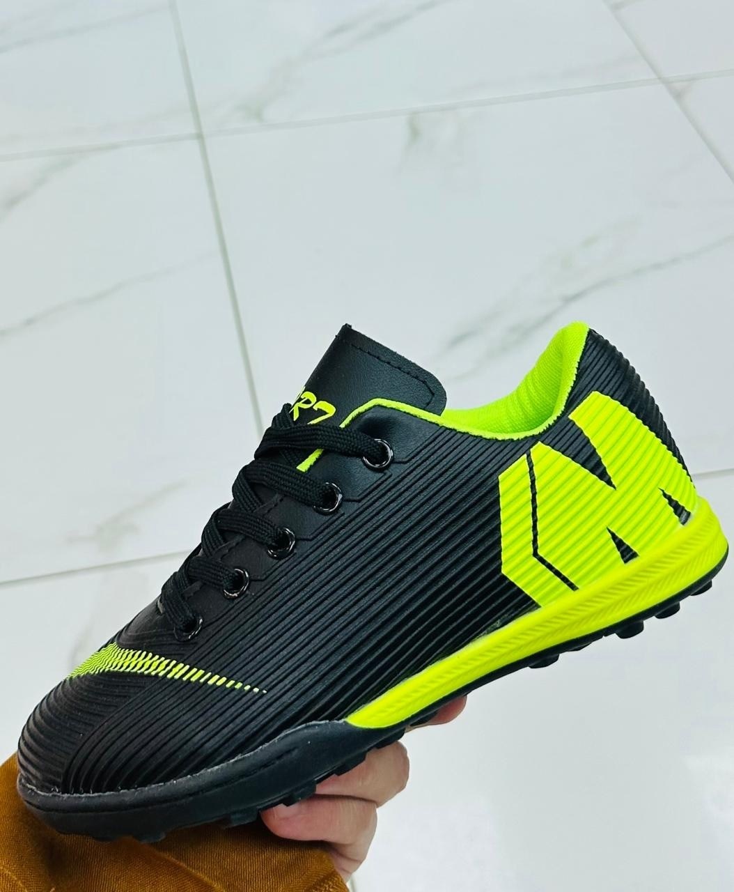 футбольная бутса,футбольные бутсы золотые,футбольная ,футбольные сороконожки адидас,сороконожка для футбола