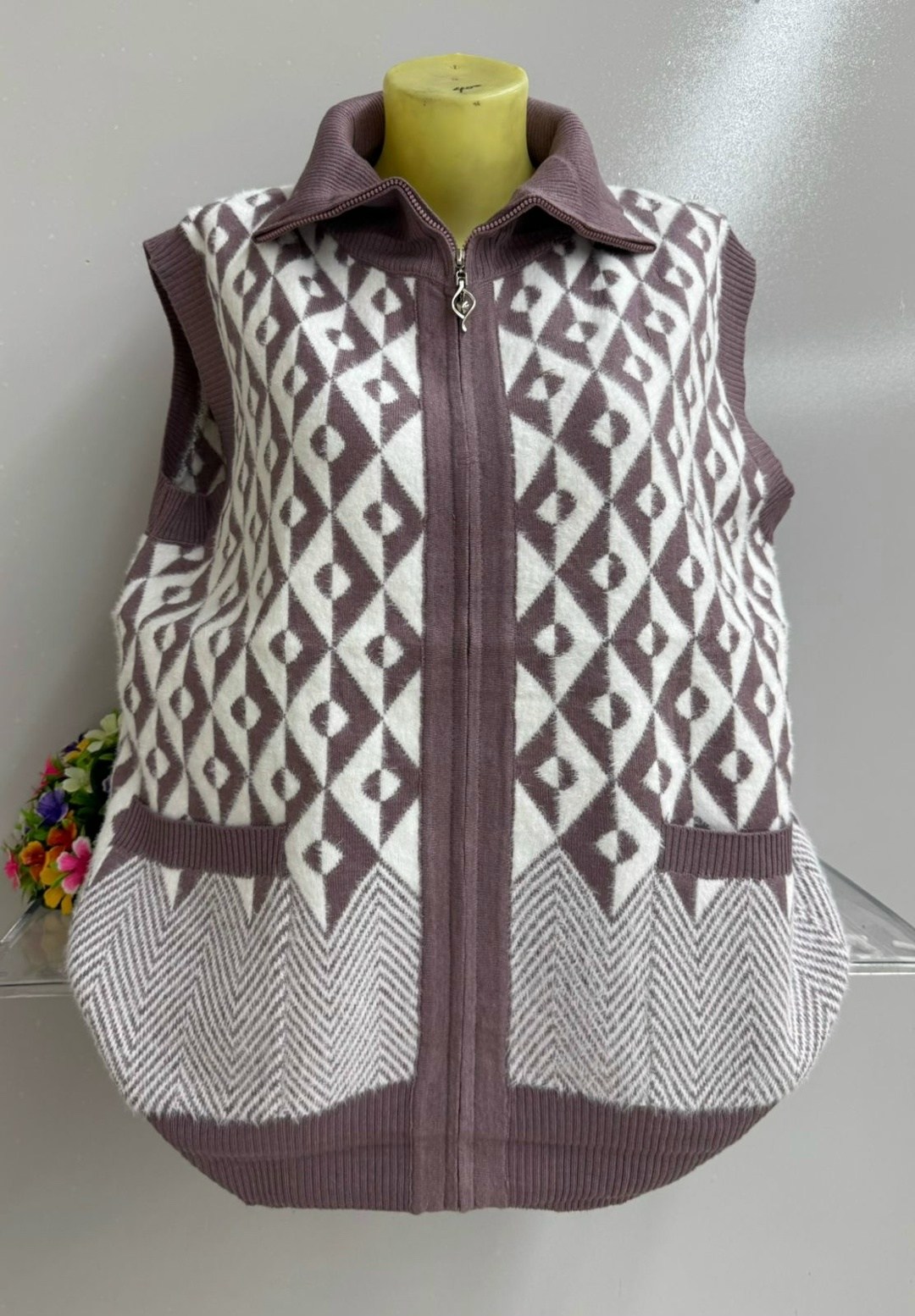 вязаная жилетка,женская жилетка,теплый жилет,жилет трикотажный,жилет женский