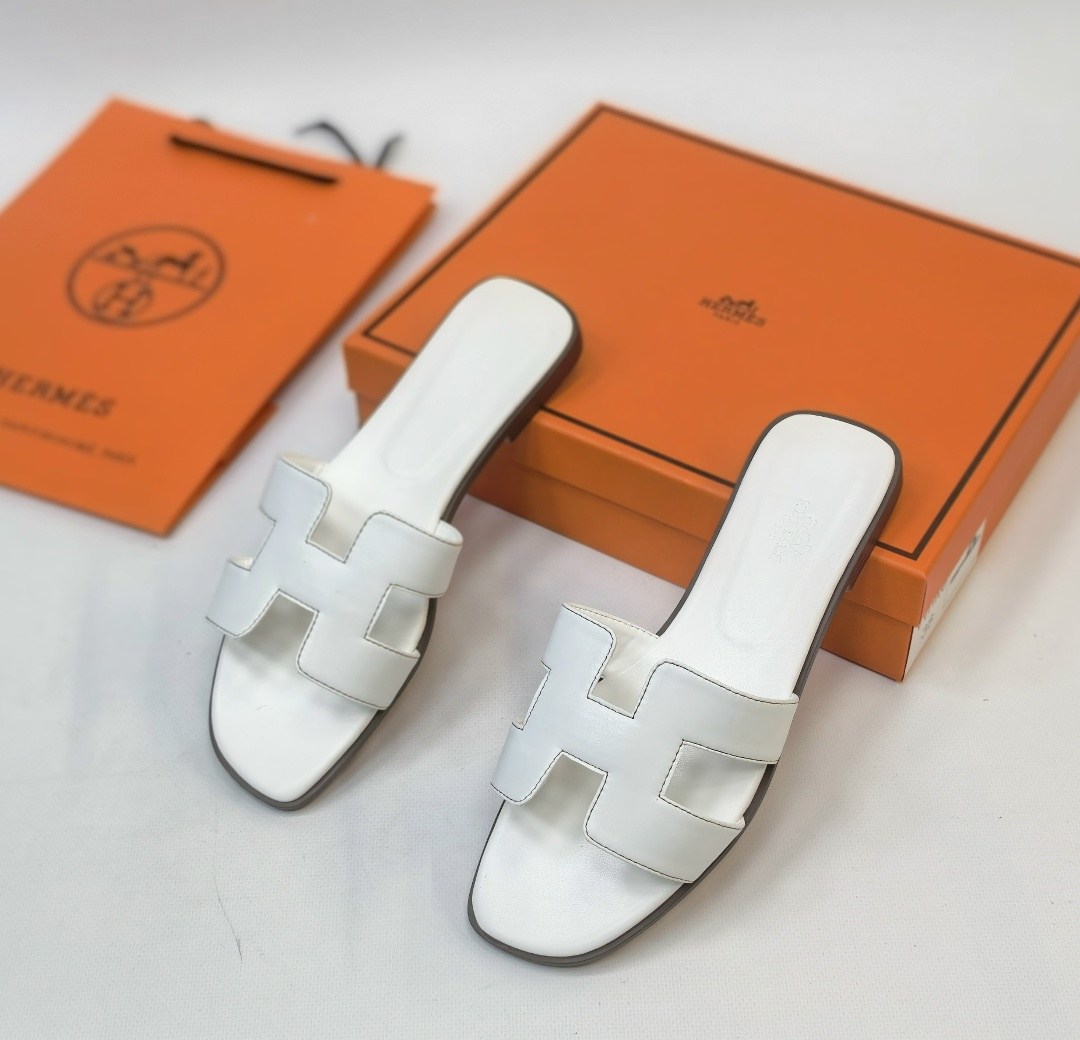 шлепки hermes женские,шлепанцы hermes,тапки hermes женские,шлепки hermes,hermes белые кожаные сандалии
