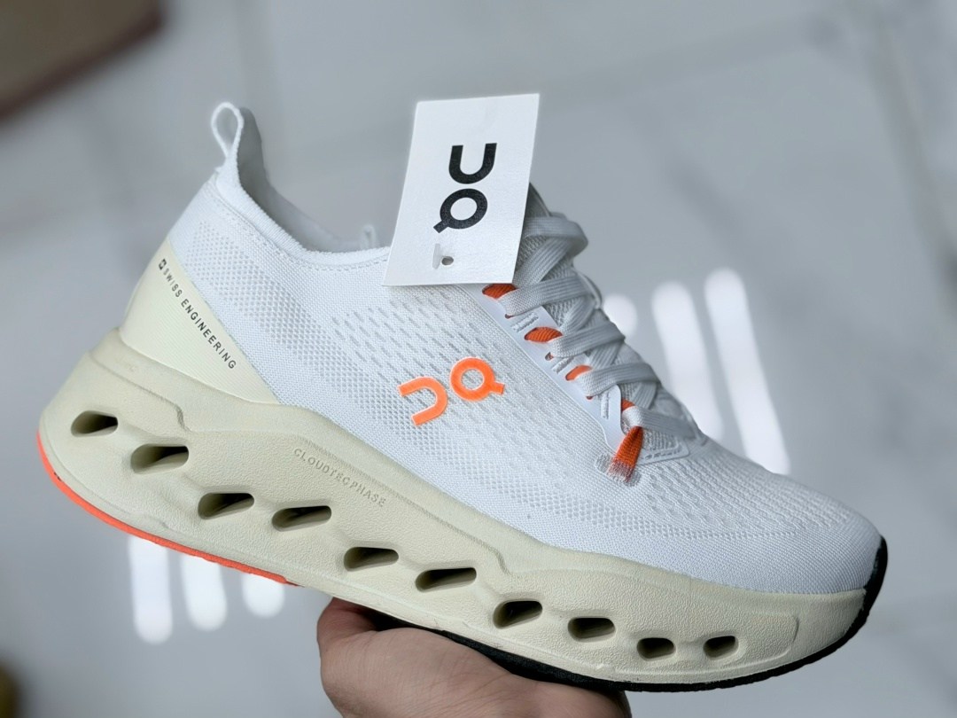 кроссовки on running cloudstratus 3 серый,кроссовки cloudsurfer on running серый,кроссовки loewe x cloudtilt 2 black white черный,кроссовки мужские on cloudstratus,кроссовки loewe x cloudtilt 2 black