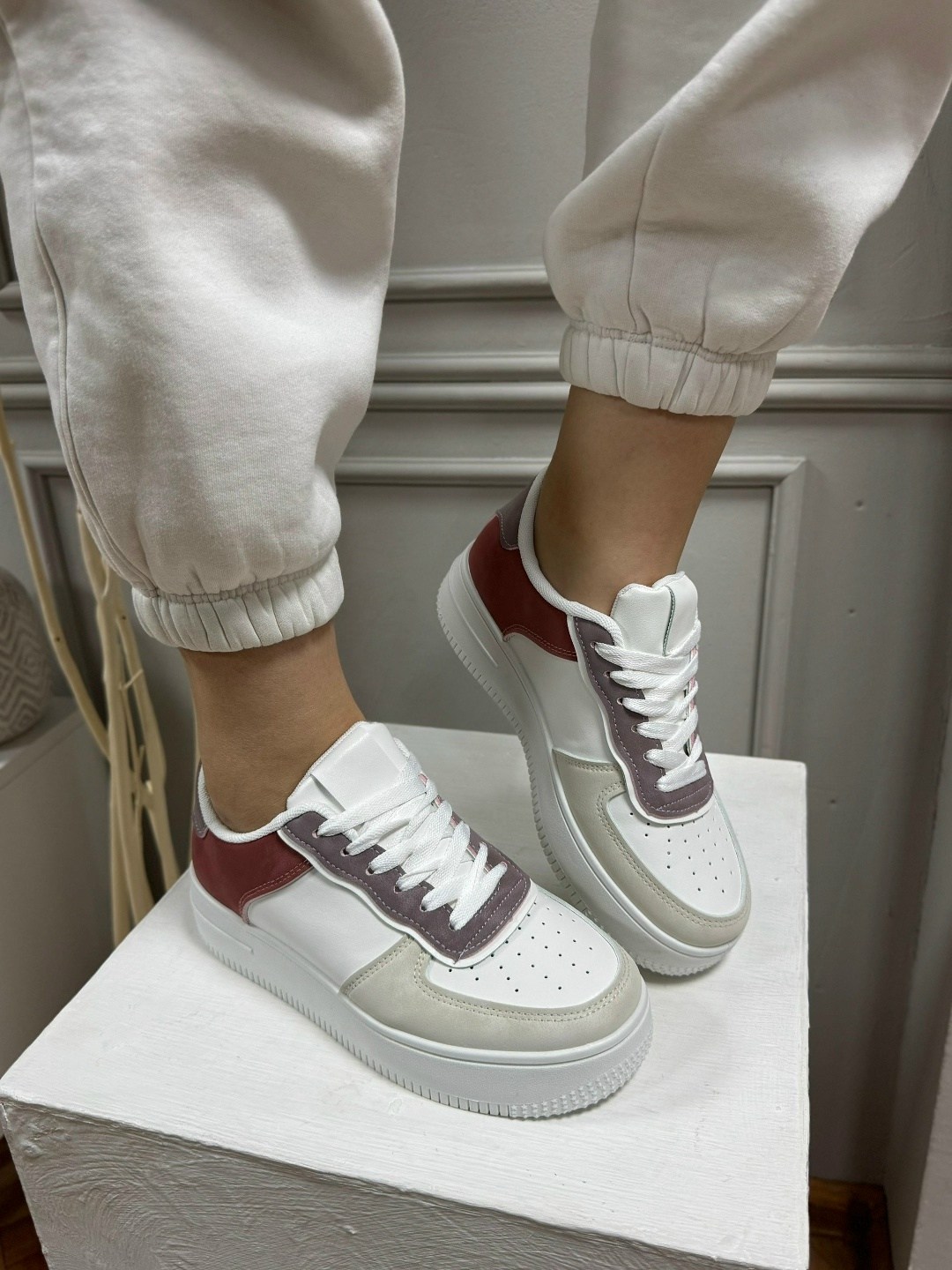 ,кроссовки женскиe,кеды женски,модные кроссовки,спортивная