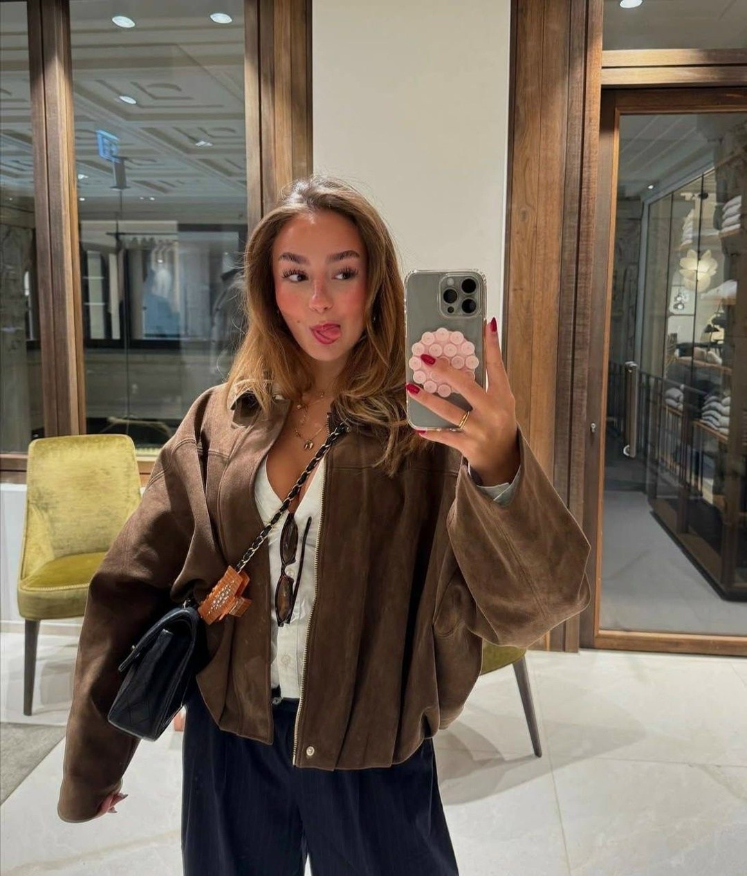 куртка-бомбер из искусственной замши zarina,куртка замшевая,куртка свободного кроя,замшевая куртка женская,куртка повседневная