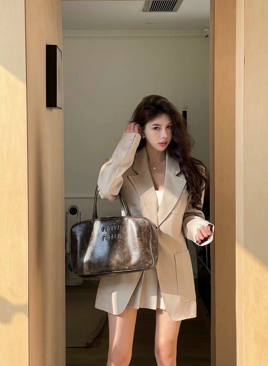 женский костюм с юбкой,женский костюм из блейзера с высокой талией,женский костюм из блейзера с завышенной талией,женский летний костюм с блейзером и юбкой,костюм с юбкой