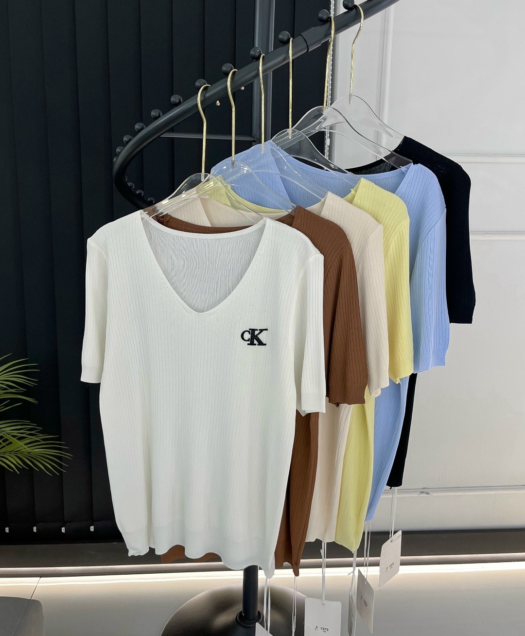 женская футболка,кофта женская,футболка с коротким рукавом calvin klein jeans,кофточка женская,кофточка