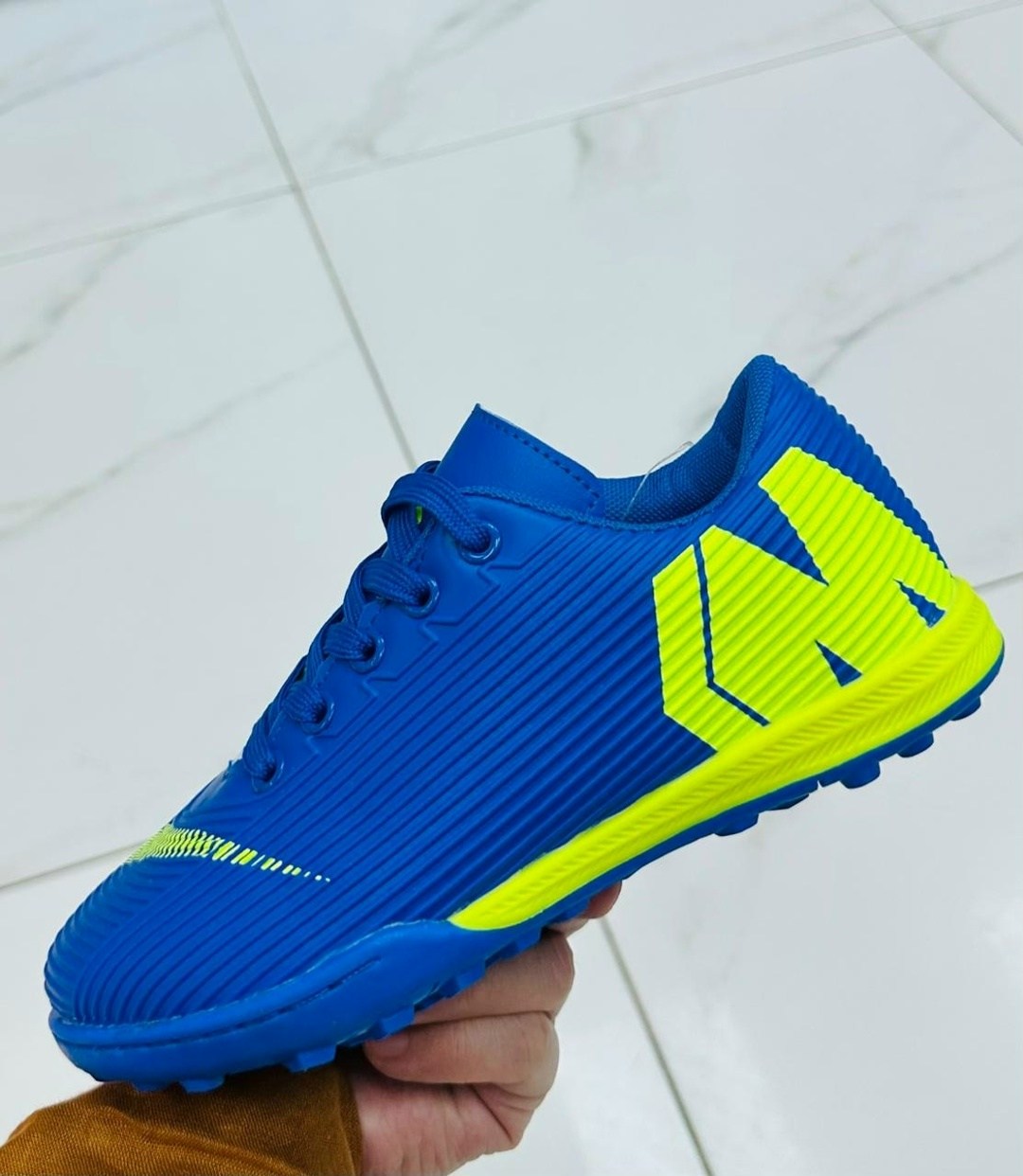 футбольная бутса,футбольные бутсы золотые,футбольная ,футбольные сороконожки адидас,сороконожка для футбола