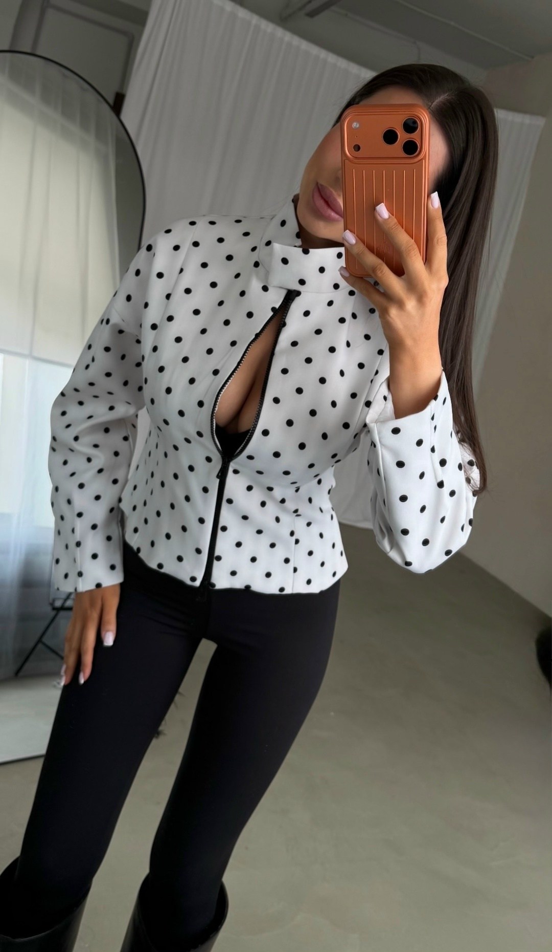 белая куртка,блузка в горошек,блузка белая в горошек,короткая куртка