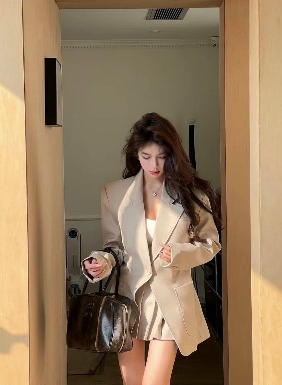 женский костюм с юбкой,женский костюм из блейзера с высокой талией,женский костюм из блейзера с завышенной талией,женский летний костюм с блейзером и юбкой,костюм с юбкой