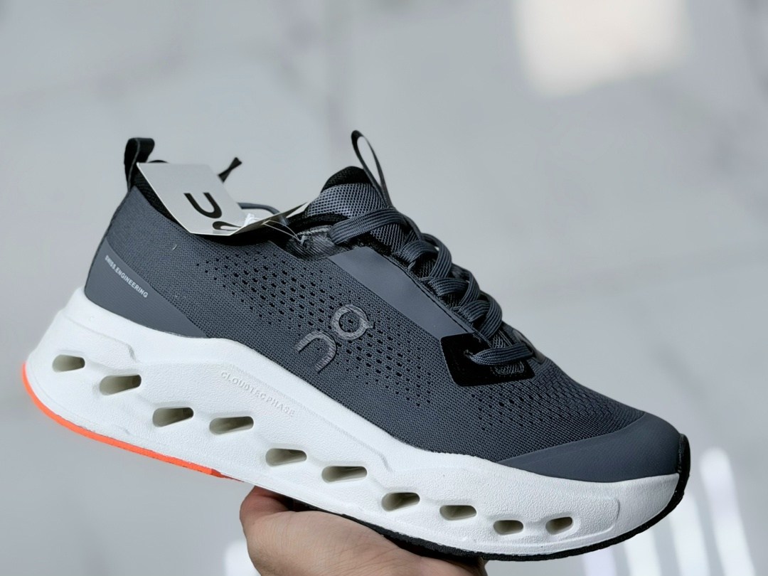 кроссовки on running cloudstratus 3 серый,кроссовки cloudsurfer on running серый,кроссовки loewe x cloudtilt 2 black white черный,кроссовки мужские on cloudstratus,кроссовки loewe x cloudtilt 2 black