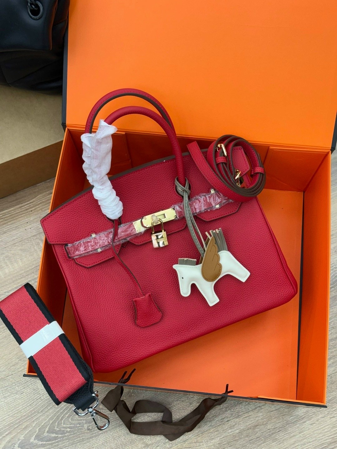 сумка hermes,сумки эрмес официальный,сумки гермес биркин с лошадками,женская сумка hermes,сумки для женщин