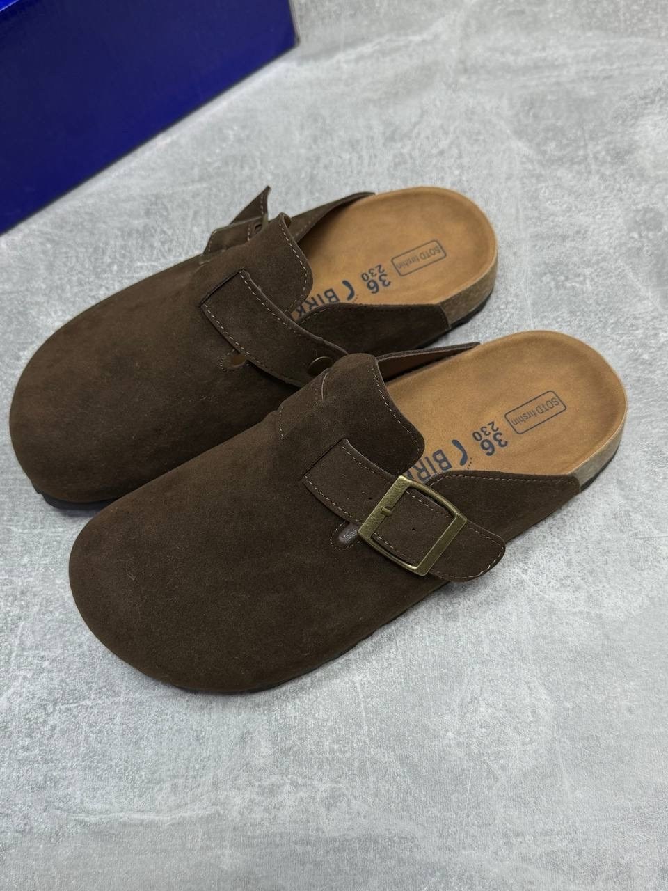 мужские и женские модные сандалии из замши на пробковой подошве,,сабо birkenstock,джум модные женские тапочки с закрытым носком из коровьей замши пробковые,сабо ортопедические ортман
