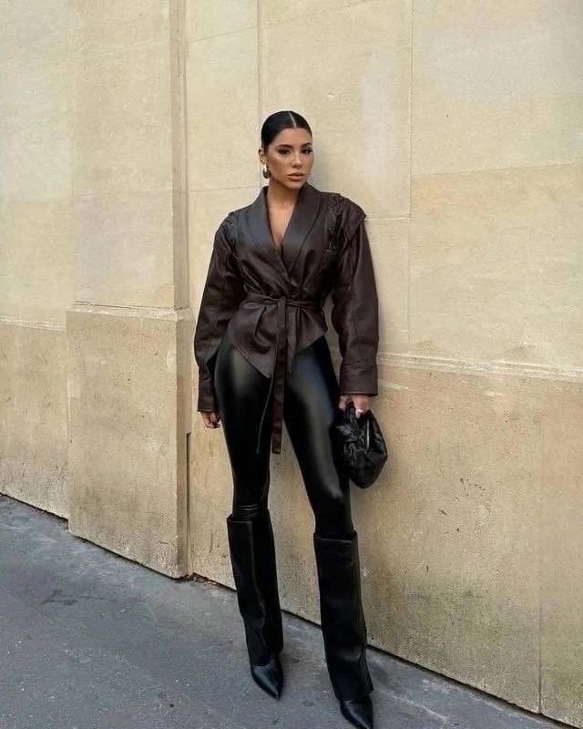 трендовая кожаная короткая куртка с поясом коричневая кожа косуха,женская кожаная куртка,новинка стильные кожаные куртки с поясом,кожаная куртка косуха оверсайз,коричневая кожанная куртка с поясом