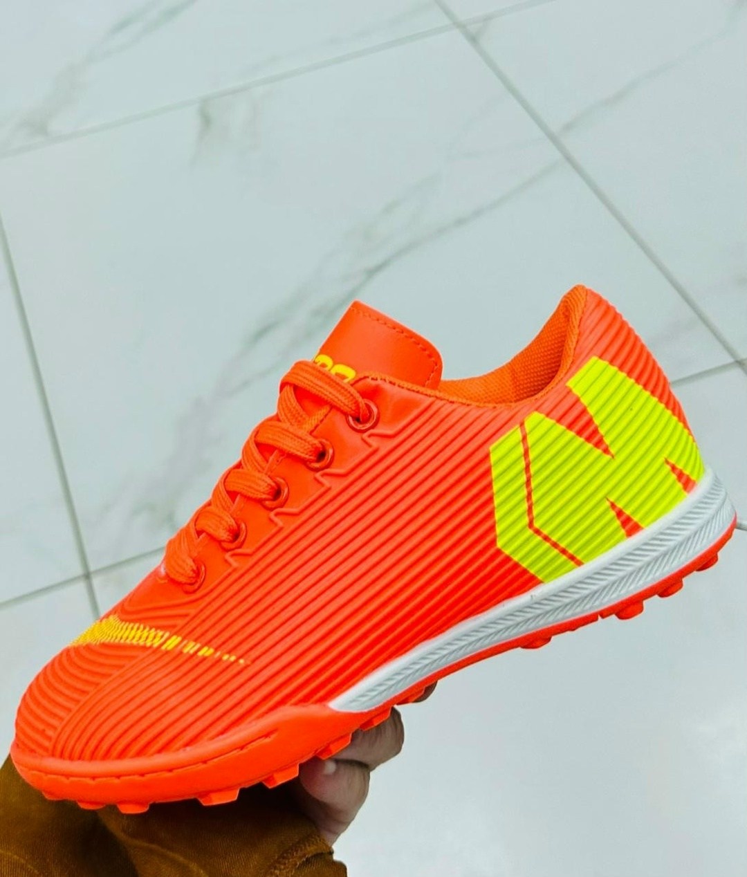 футбольная бутса,футбольные бутсы золотые,футбольная ,футбольные сороконожки адидас,сороконожка для футбола