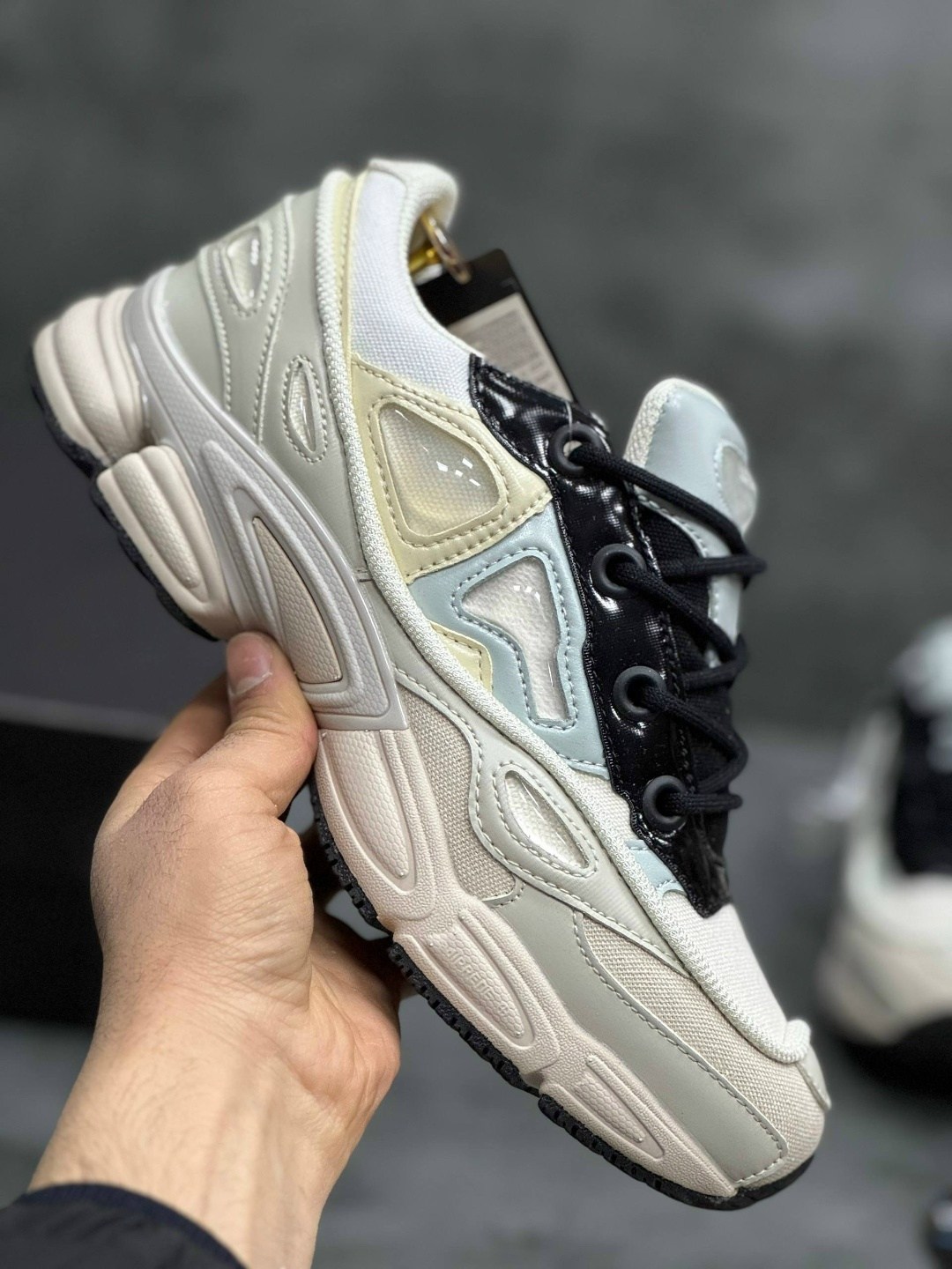 adidas raf simons ozweego 3 cream white,adidas ozweego 3 raf simons cream white core black,кроссовки adidas raf simons ozweego 3,adidas raf simons ozweego 3,женские кроссовки adidas x raf simons ozwee
