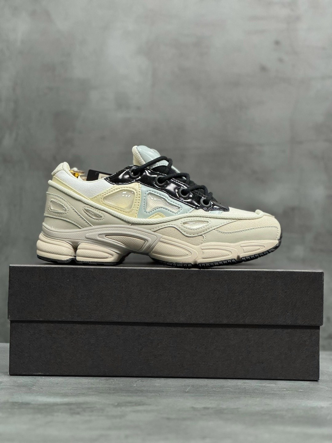 adidas raf simons ozweego 3 cream white,adidas ozweego 3 raf simons cream white core black,кроссовки adidas raf simons ozweego 3,adidas raf simons ozweego 3,женские кроссовки adidas x raf simons ozwee