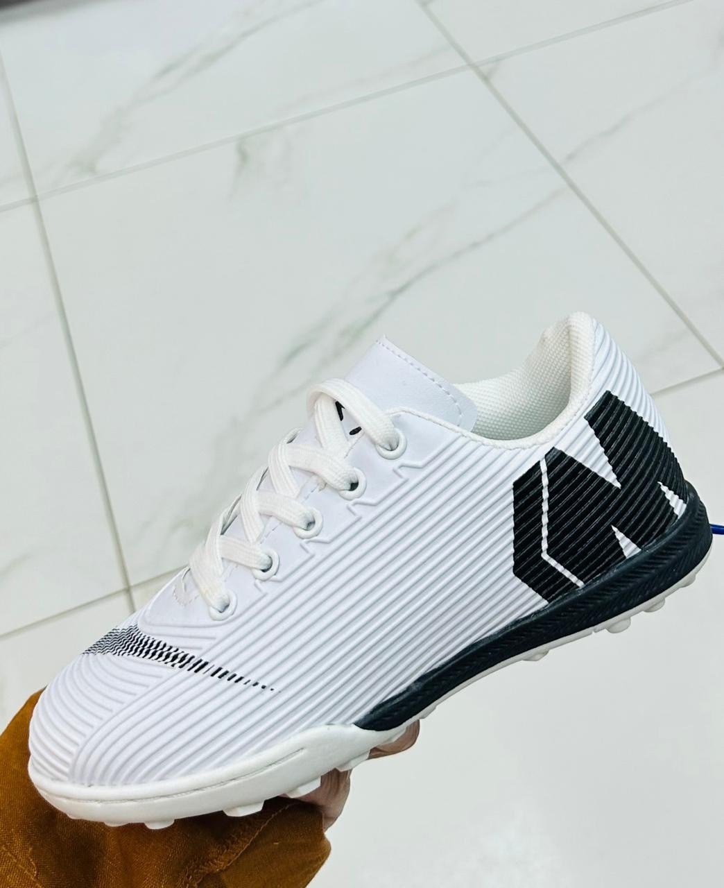 футбольная бутса,футбольные бутсы золотые,футбольная ,футбольные сороконожки адидас,сороконожка для футбола