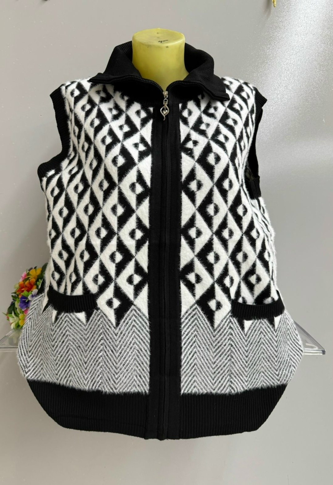 вязаная жилетка,женская жилетка,теплый жилет,жилет трикотажный,жилет женский