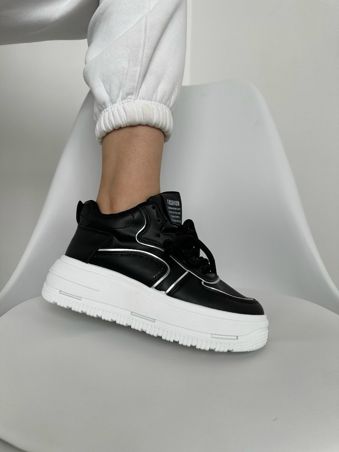 женские кроссовки,,кожаные кроссовки,женская ,спортивная