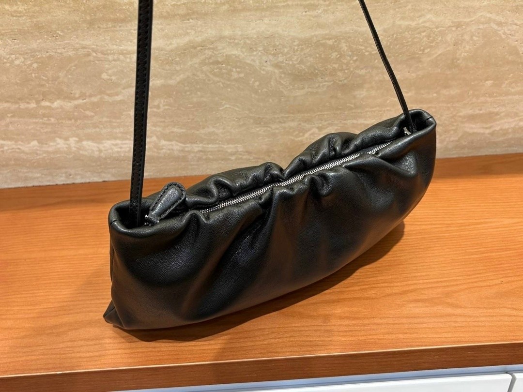 сумка,кожаная сумка,сумки женская,сумка пельмень боттега,сумка дизайнерская