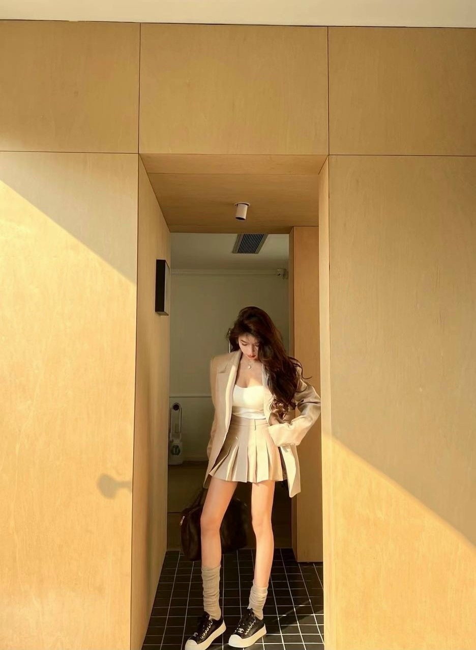 женский костюм с юбкой,женский костюм из блейзера с высокой талией,женский костюм из блейзера с завышенной талией,женский летний костюм с блейзером и юбкой,костюм с юбкой