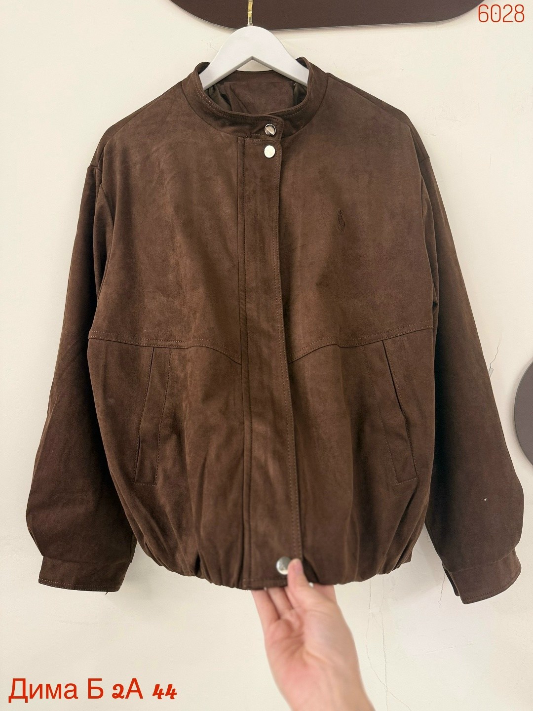 куртка замшевая,куртка женская,короткие куртки,женская куртка бомбер из эко замши коричневого цвета,куртка