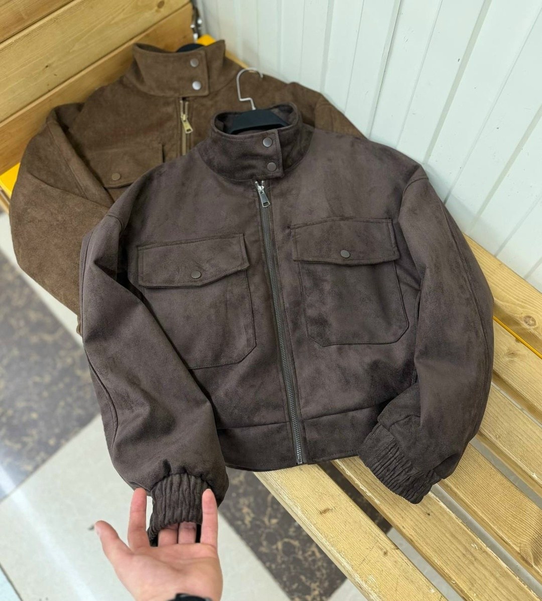 бомбер укороченный оверсайз замшевый куртка рабочего тренд saint shine,женская куртка бомбер из эко замши коричневого цвета,куртка бомбер,бомбер замшевая куртка оверсайз saint shine,куртка замшевая