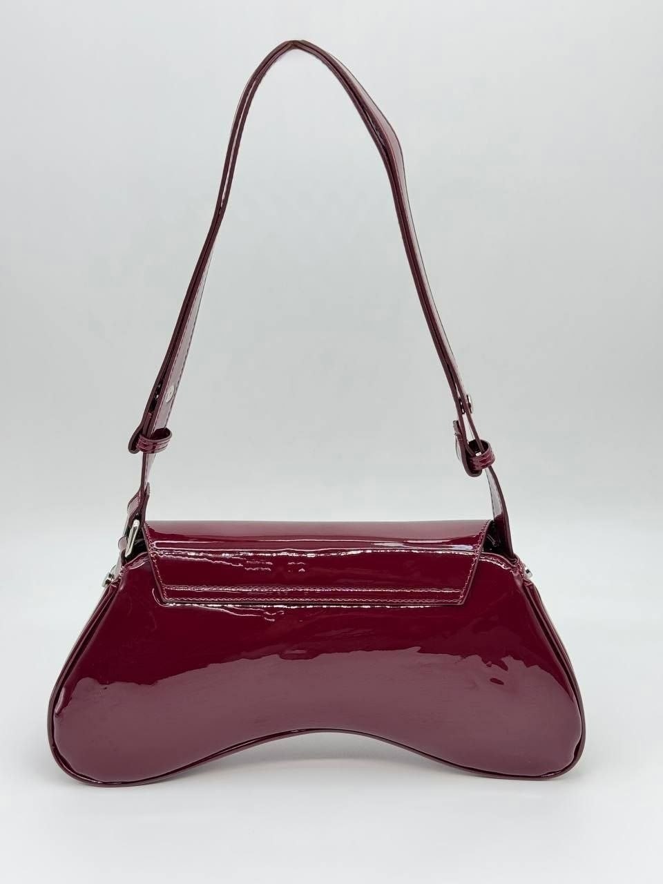женская бордово-красная сумка на плечо из лакированной кожи,сумка бордовая,сумки стильные,сумка женская бордовая,лакированная женская сумка