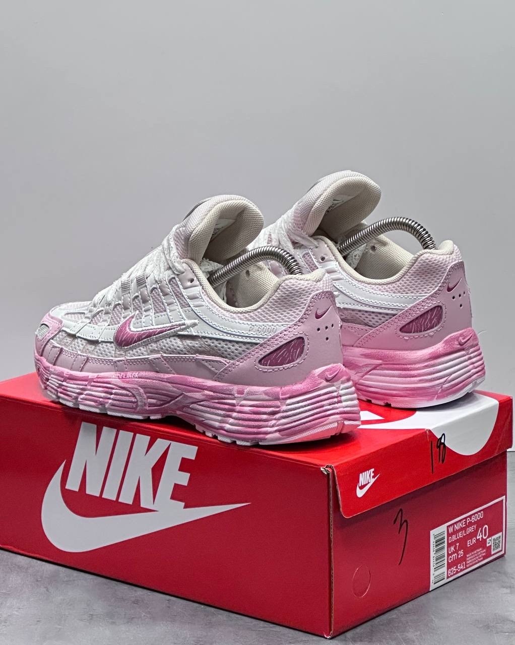 кроссовки для бега p-6000 с низким верхом белые фиолетовые розовые nike,кроссовки nike initiator розовые,кроссовки nike,nike p-6000 кроссовки женские,кроссовки nike p-6000