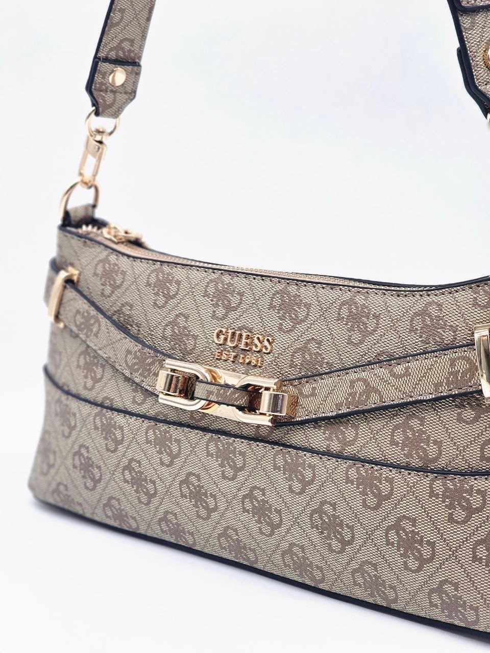 наплечная сумка guess eco erica schultertasche 24 cm цвет latte logo,сумка guess,сумка guess на плечо,сумка guess женская,сумка guess через плечо женская