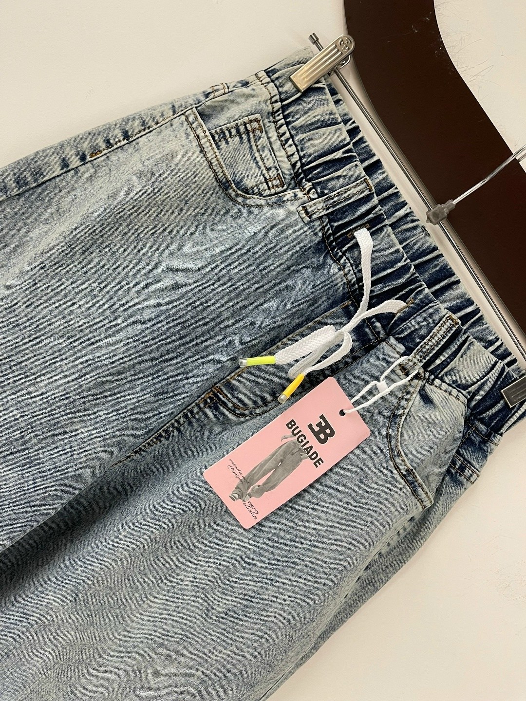 джинсы женские,джинсы,брюки джинсы,джинсы модные,джинсы бананы