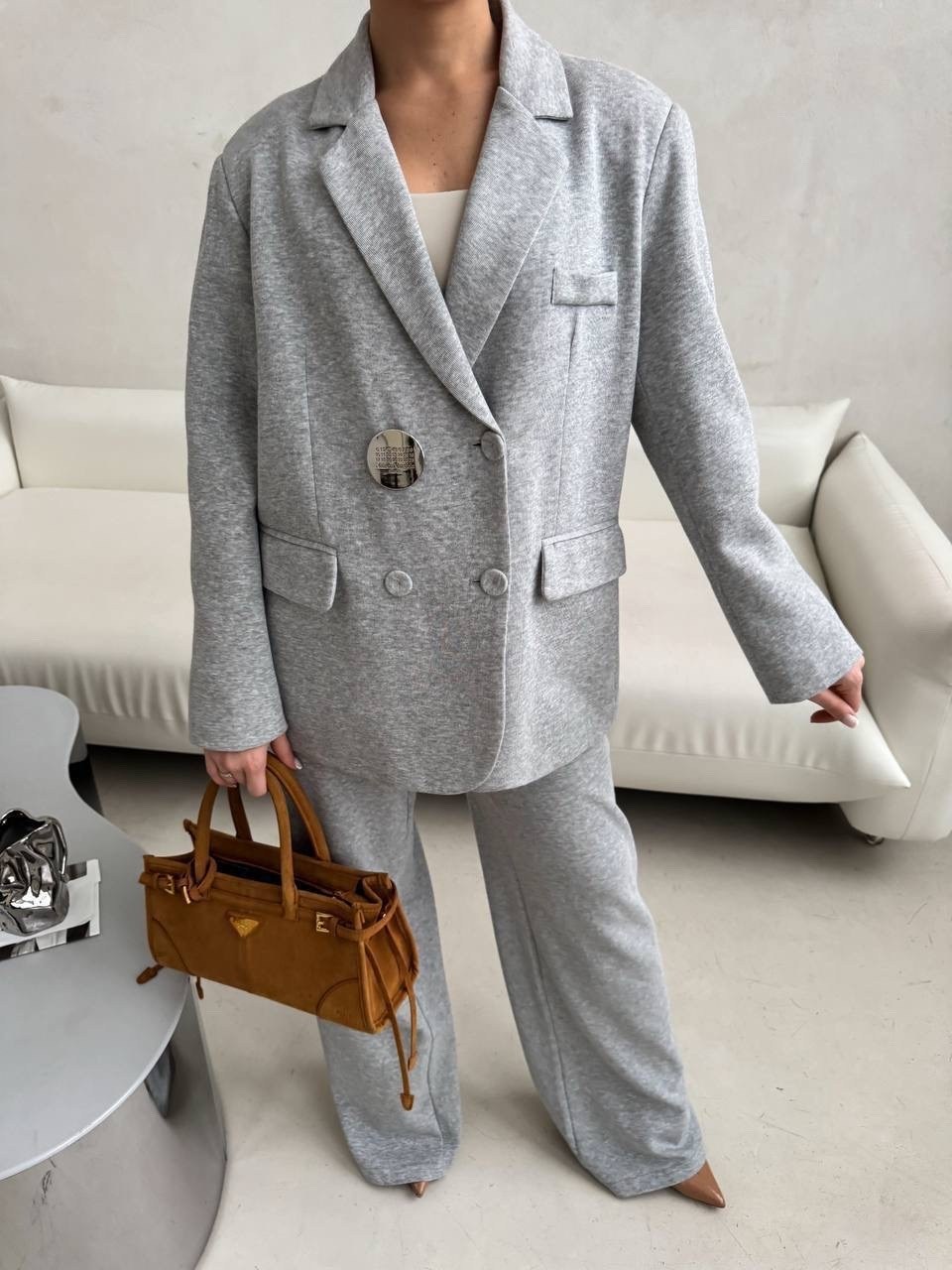 костюм брючный с пиджаком оверсайз savori,костюм брючный maison margiela,костюм брючный серый,брючный костюм,женский брючный костюм