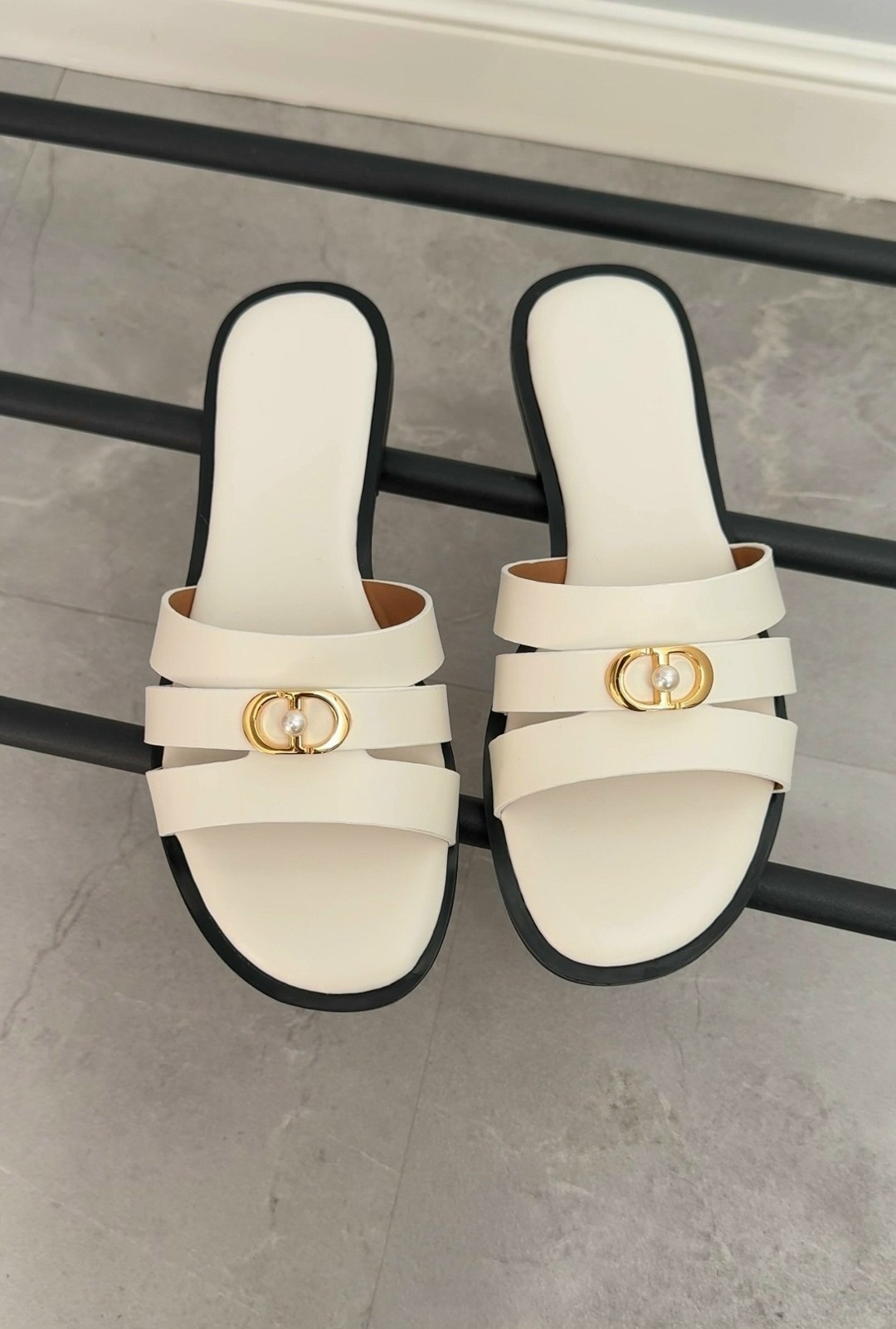 шлепанцы шанель,шлепки кристиан диор женские,шлепанцы шанель черные,,женские шлепанцы